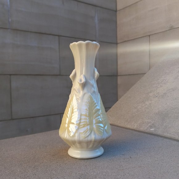 BELLEEK Ireland NILE Parian Bud Vase 6th Gen. 1965-1980 - Picture 4 of 10